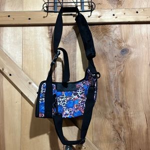 NWOT Fotgok Kids arm sling leopard print with blue roses has adjustable straps